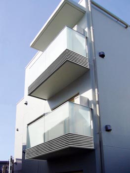 手摺　下部パネル横格子（施工例）